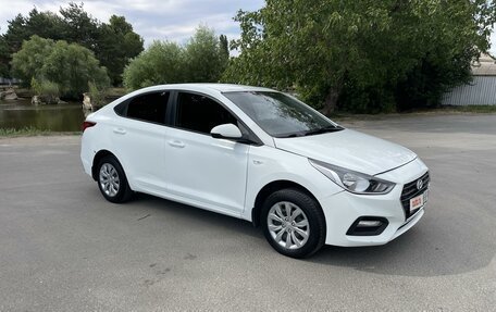 Hyundai Solaris II рестайлинг, 2018 год, 900 000 рублей, 3 фотография