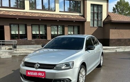 Volkswagen Jetta VI, 2014 год, 1 400 000 рублей, 2 фотография