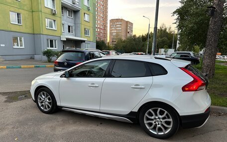 Volvo V40 Cross Country I, 2017 год, 2 000 000 рублей, 3 фотография