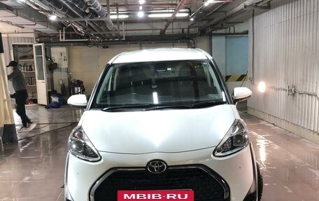 Toyota Sienta II, 2018 год, 1 750 000 рублей, 6 фотография