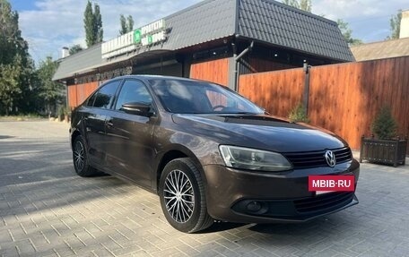 Volkswagen Jetta VI, 2011 год, 1 100 000 рублей, 2 фотография