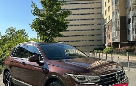 Volkswagen Tiguan II, 2021 год, 3 700 000 рублей, 3 фотография