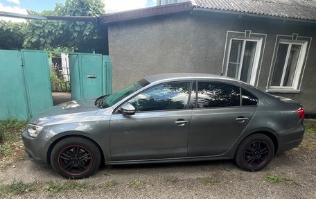 Volkswagen Jetta VI, 2011 год, 1 100 000 рублей, 2 фотография