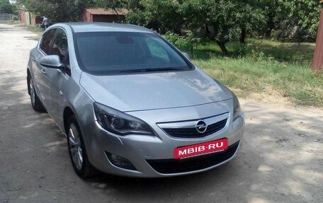 Opel Astra J, 2011 год, 550 000 рублей, 2 фотография