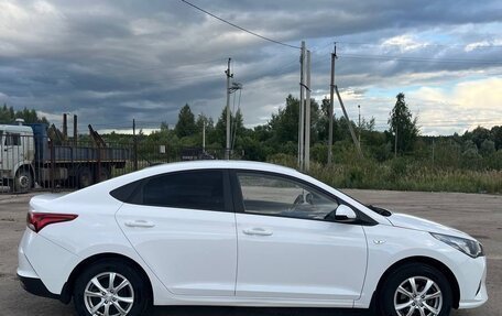 Hyundai Solaris II рестайлинг, 2021 год, 1 680 000 рублей, 2 фотография