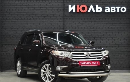 Toyota Highlander III, 2011 год, 2 230 000 рублей, 2 фотография