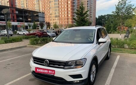 Volkswagen Tiguan II, 2018 год, 2 200 000 рублей, 2 фотография