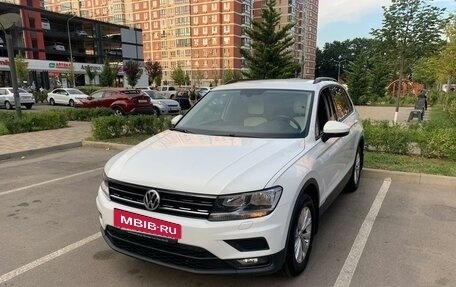 Volkswagen Tiguan II, 2018 год, 2 200 000 рублей, 3 фотография