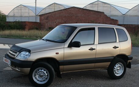 Chevrolet Niva I рестайлинг, 2005 год, 439 000 рублей, 2 фотография