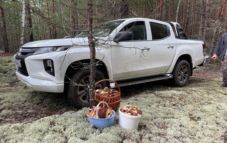 Mitsubishi L200 IV рестайлинг, 2020 год, 1 915 000 рублей, 2 фотография