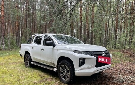 Mitsubishi L200 IV рестайлинг, 2020 год, 1 915 000 рублей, 3 фотография