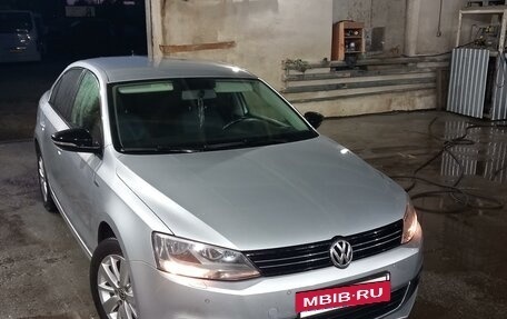 Volkswagen Jetta VI, 2013 год, 1 250 000 рублей, 2 фотография