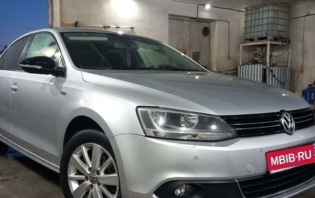 Volkswagen Jetta VI, 2013 год, 1 250 000 рублей, 3 фотография