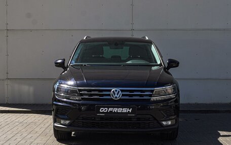 Volkswagen Tiguan II, 2018 год, 2 490 000 рублей, 3 фотография