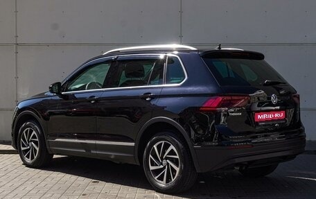 Volkswagen Tiguan II, 2018 год, 2 490 000 рублей, 2 фотография