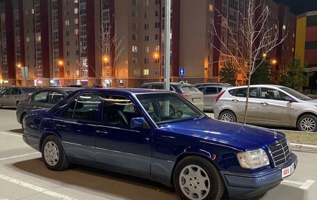 Mercedes-Benz E-Класс, 1993 год, 550 000 рублей, 2 фотография