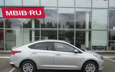 Hyundai Solaris II рестайлинг, 2021 год, 1 820 000 рублей, 2 фотография