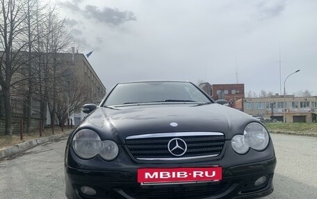 Mercedes-Benz C-Класс, 2005 год, 830 000 рублей, 2 фотография