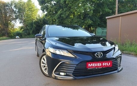 Toyota Camry, 2021 год, 3 100 000 рублей, 4 фотография