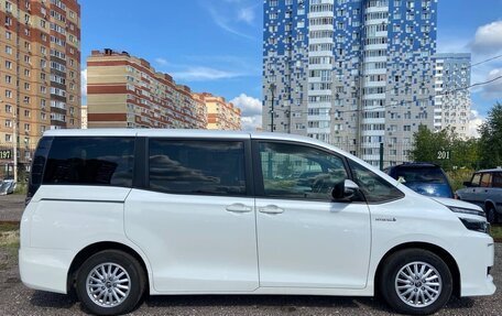 Toyota Voxy III, 2014 год, 1 900 000 рублей, 3 фотография