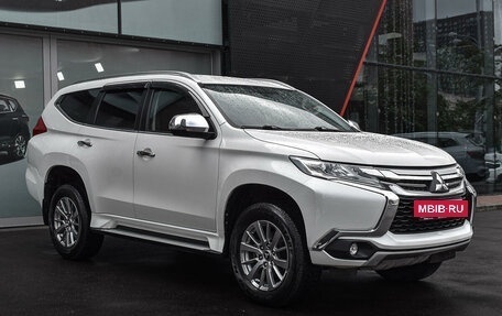 Mitsubishi Pajero Sport III рестайлинг, 2018 год, 3 098 000 рублей, 3 фотография