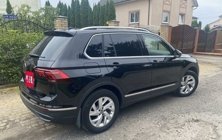 Volkswagen Tiguan II, 2020 год, 2 850 000 рублей, 6 фотография