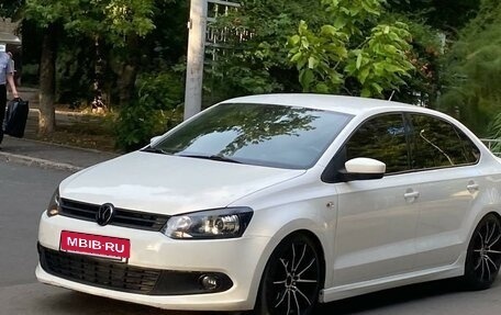 Volkswagen Polo VI (EU Market), 2013 год, 1 200 000 рублей, 1 фотография