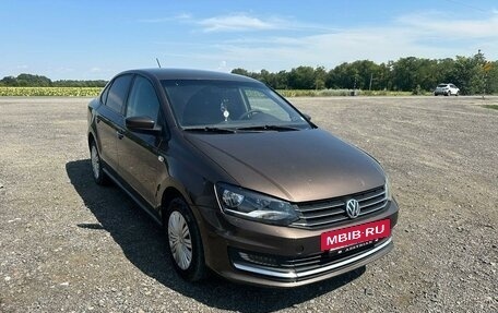 Volkswagen Polo VI (EU Market), 2015 год, 900 000 рублей, 2 фотография