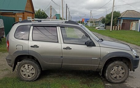 Chevrolet Niva I рестайлинг, 2011 год, 450 000 рублей, 4 фотография