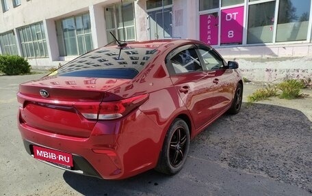 KIA Rio IV, 2018 год, 1 590 000 рублей, 2 фотография