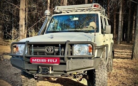 Toyota Land Cruiser 70, 2012 год, 6 800 000 рублей, 2 фотография