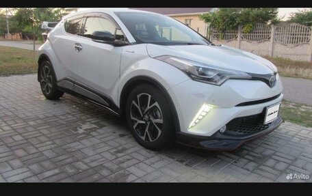 Toyota C-HR I рестайлинг, 2017 год, 2 200 000 рублей, 8 фотография