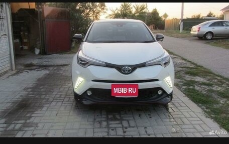 Toyota C-HR I рестайлинг, 2017 год, 2 200 000 рублей, 7 фотография