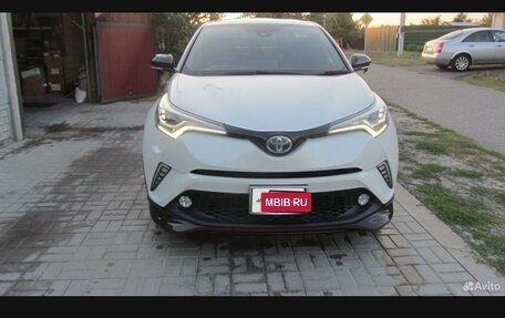 Toyota C-HR I рестайлинг, 2017 год, 2 200 000 рублей, 5 фотография