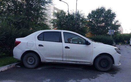 Renault Logan II, 2018 год, 650 000 рублей, 3 фотография