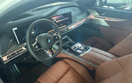 BMW 7 серия, 2024 год, 20 130 000 рублей, 2 фотография