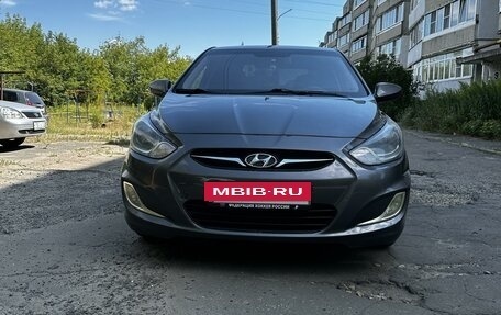 Hyundai Solaris II рестайлинг, 2011 год, 800 000 рублей, 1 фотография