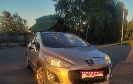 Peugeot 308 II, 2011 год, 690 000 рублей, 2 фотография