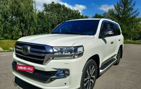 Toyota Land Cruiser 200, 2017 год, 5 350 000 рублей, 2 фотография