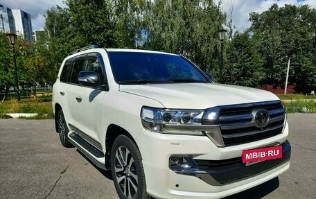 Toyota Land Cruiser 200, 2017 год, 5 350 000 рублей, 5 фотография