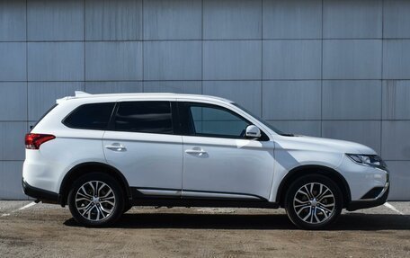 Mitsubishi Outlander III рестайлинг 3, 2019 год, 2 179 000 рублей, 5 фотография