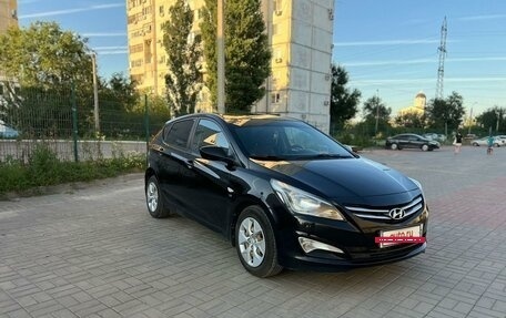 Hyundai Solaris II рестайлинг, 2015 год, 1 150 000 рублей, 2 фотография