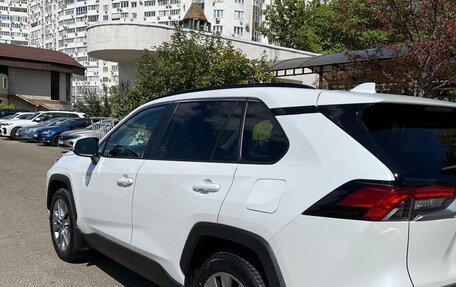 Toyota RAV4, 2021 год, 3 900 000 рублей, 2 фотография