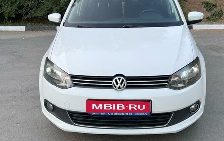 Volkswagen Polo VI (EU Market), 2011 год, 950 000 рублей, 2 фотография