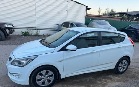 Hyundai Solaris II рестайлинг, 2015 год, 1 000 000 рублей, 5 фотография