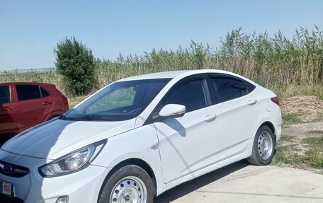 Hyundai Solaris II рестайлинг, 2012 год, 550 000 рублей, 2 фотография