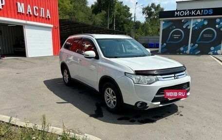 Mitsubishi Outlander III рестайлинг 3, 2014 год, 1 590 000 рублей, 2 фотография