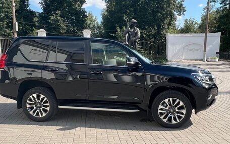 Toyota Land Cruiser Prado 150 рестайлинг 2, 2022 год, 9 150 000 рублей, 3 фотография