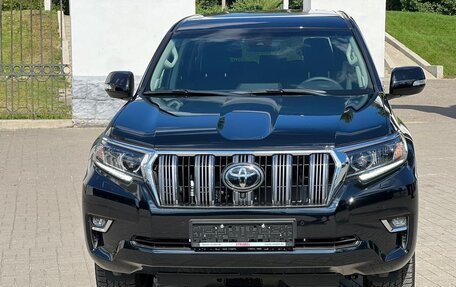 Toyota Land Cruiser Prado 150 рестайлинг 2, 2022 год, 9 150 000 рублей, 2 фотография