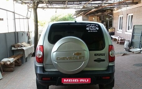 Chevrolet Niva I рестайлинг, 2010 год, 550 000 рублей, 3 фотография